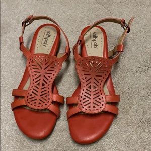 EUC. Salmon Colored Sandals. Size 8.